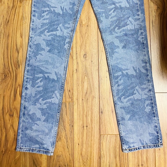 Camo Style Levi’s Jeans - Picture 6 of 16
